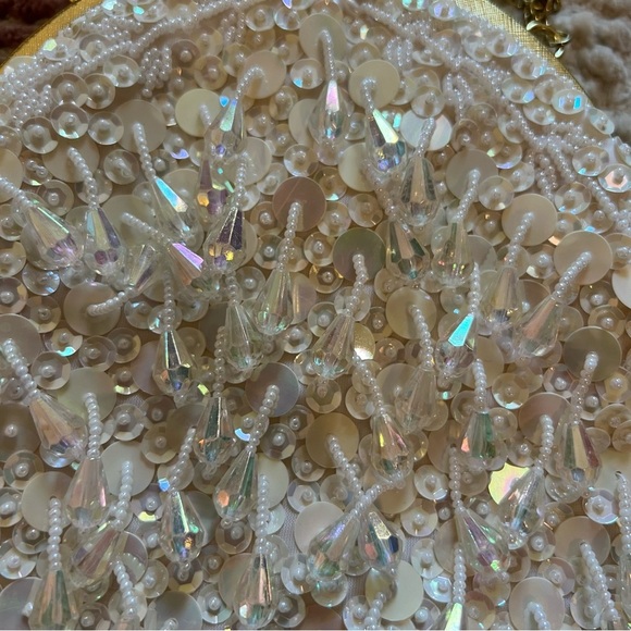 Vintage 80s 90s Iridescent Beaded Sequin Whitw Gold Kiss Lock Evening Bag Purse - Picture 3 of 4